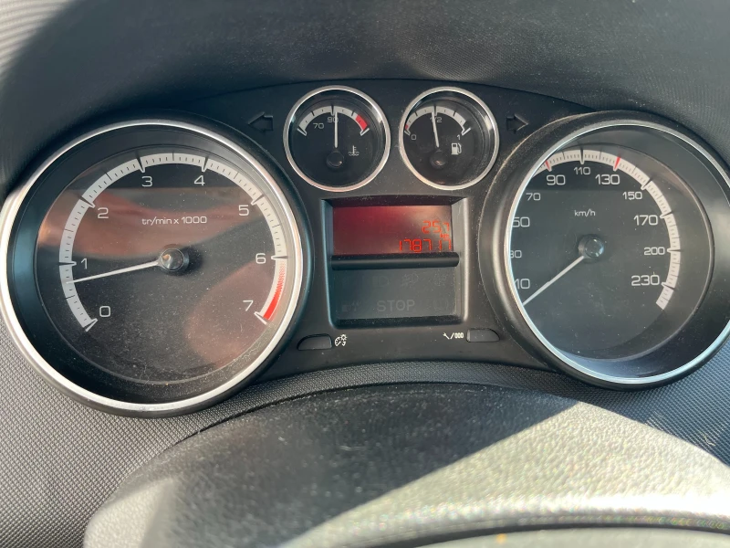 Peugeot 308 1.4i-95k.c., снимка 11 - Автомобили и джипове - 51582826