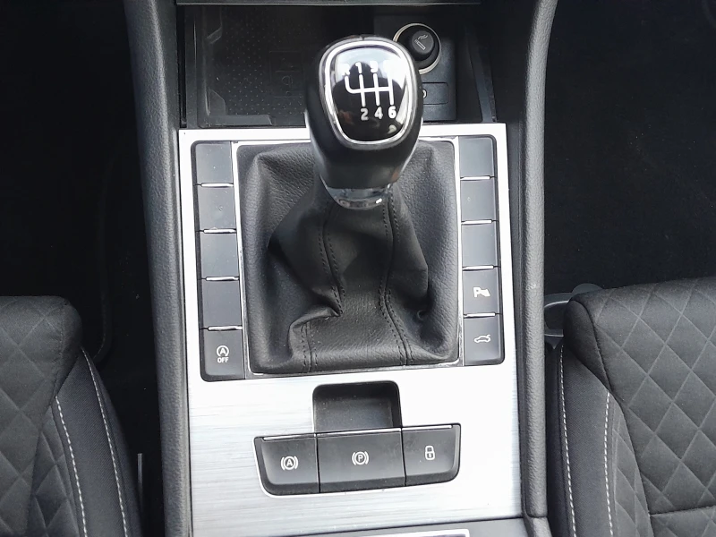 Skoda Superb 2.0 TDI/ 6МТ, снимка 10 - Автомобили и джипове - 52664630