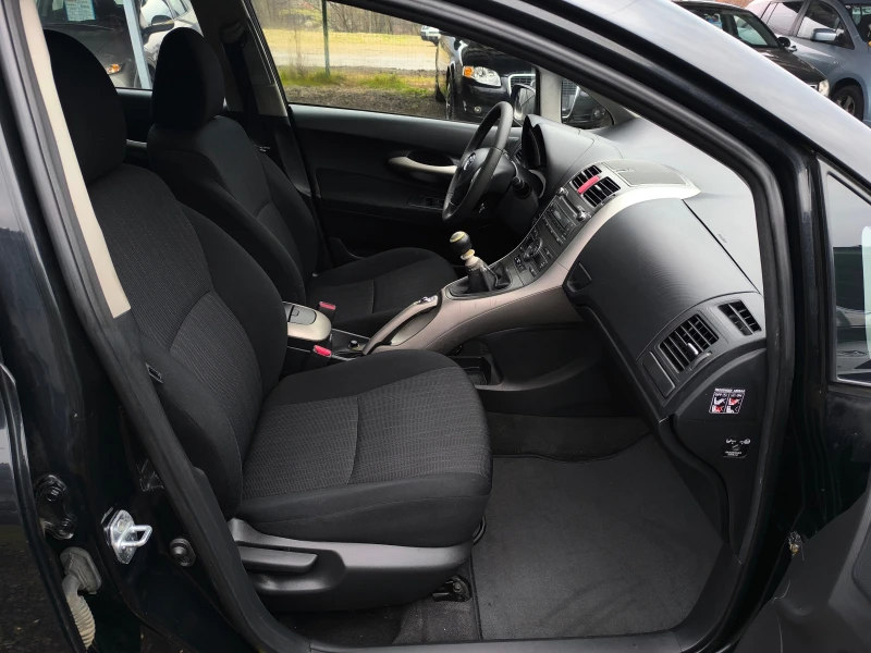 Toyota Auris 1.6VVTi-132кс(VALVEMATIC)-6 скорости-КЛИМАТРОНИК-, снимка 15 - Автомобили и джипове - 53287021
