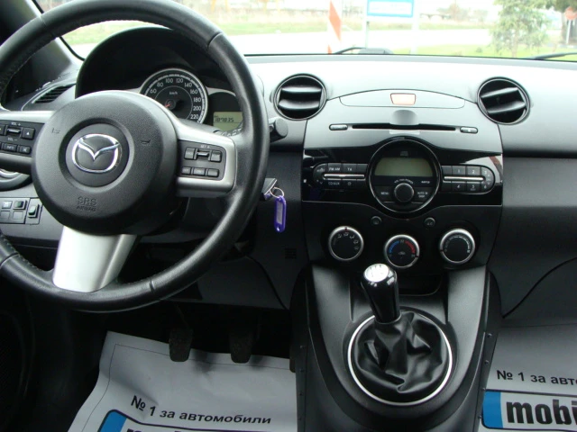 Mazda 2 1.6, снимка 13 - Автомобили и джипове - 53427768