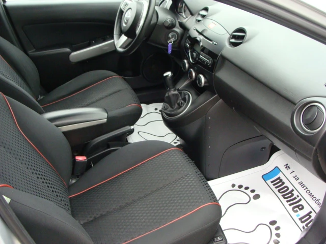 Mazda 2 1.6, снимка 11 - Автомобили и джипове - 53427768