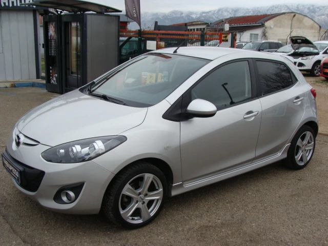 Mazda 2 1.6, снимка 8 - Автомобили и джипове - 53427768