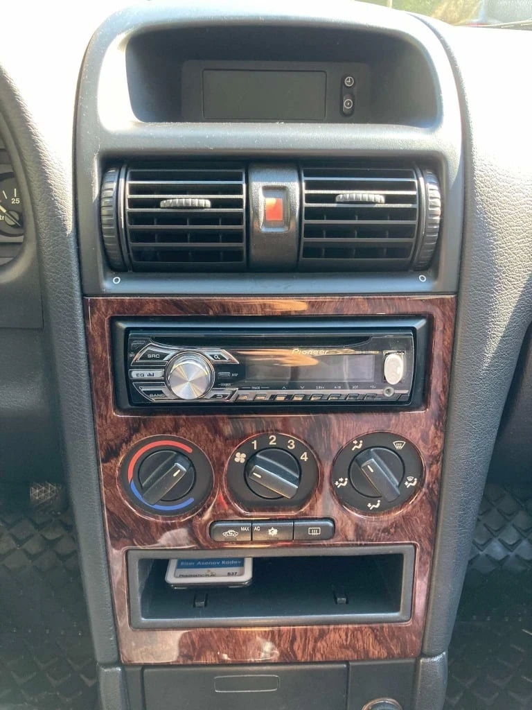 Opel Astra 1.4 16V, снимка 10 - Автомобили и джипове - 54957320