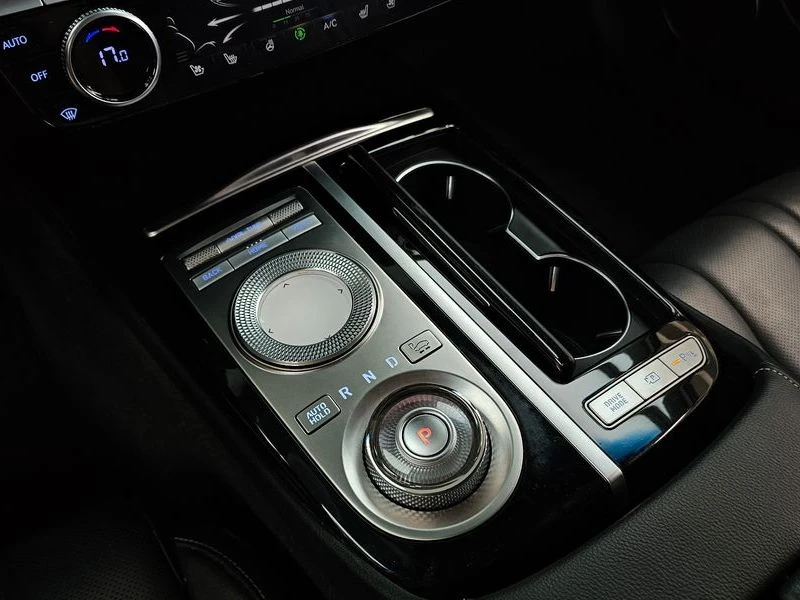 Genesis G80 2.5 Automatic, снимка 13 - Автомобили и джипове - 55599030