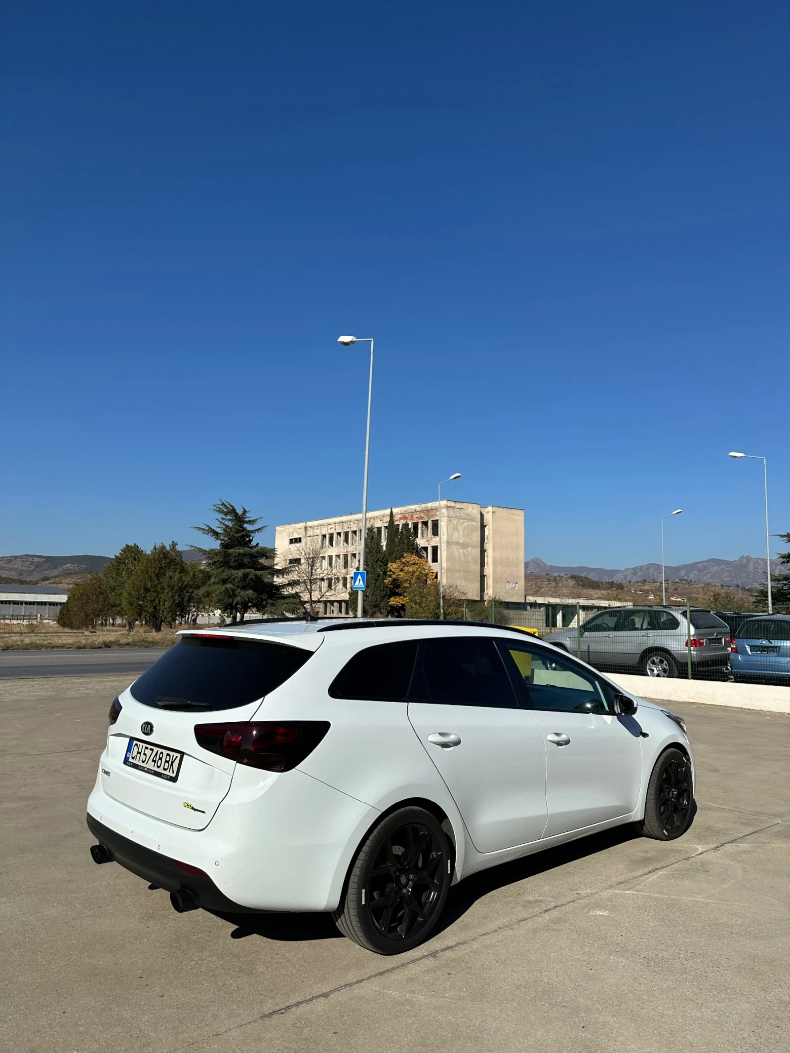 Kia Ceed 1.6 CRDI - УНИКАЛНА - изображение 4