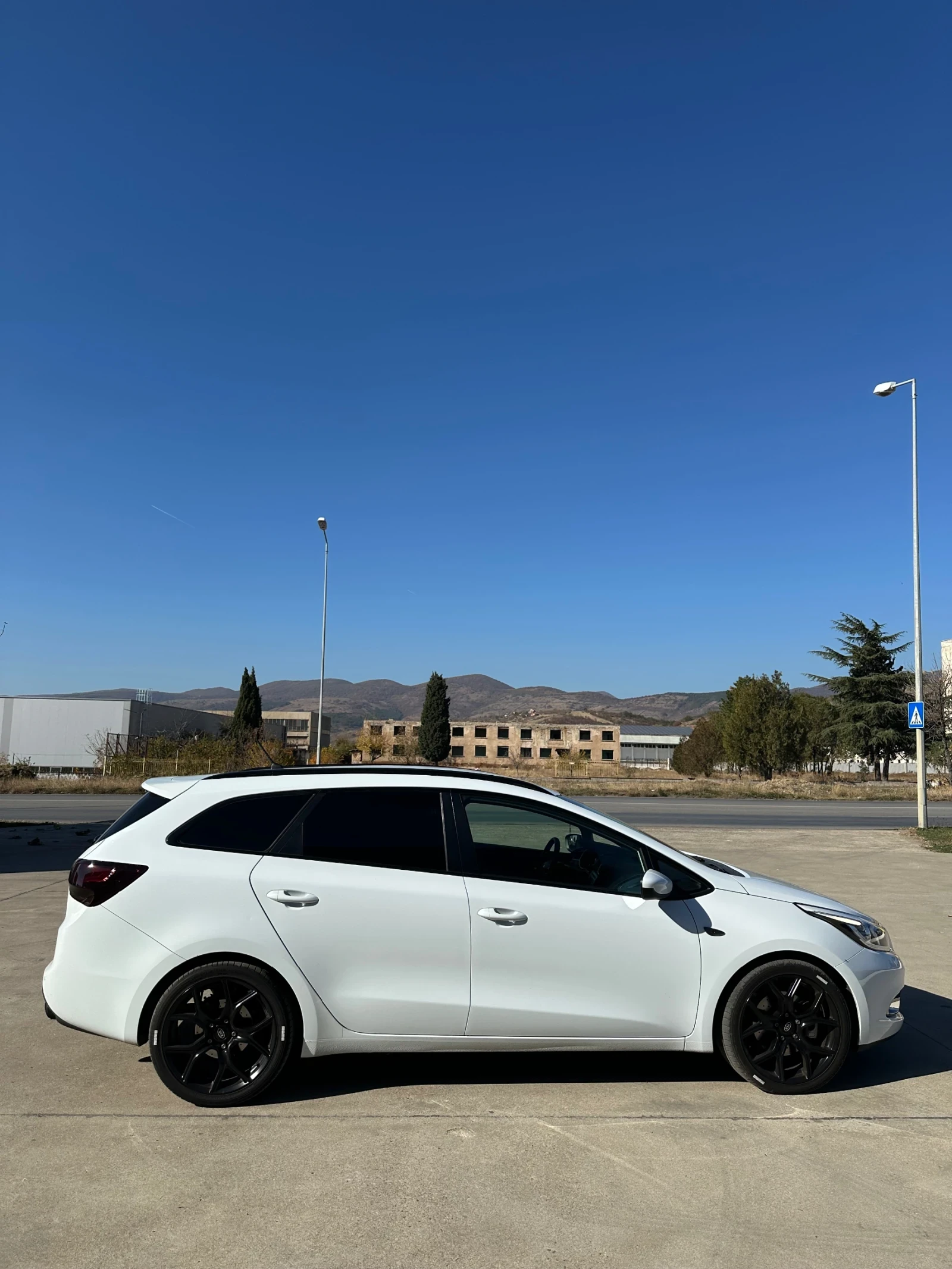 Kia Ceed 1.6 CRDI - УНИКАЛНА - изображение 3