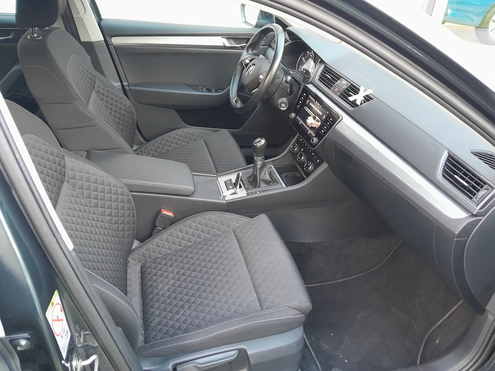 Skoda Superb 2.0 TDI/ 6МТ - изображение 8