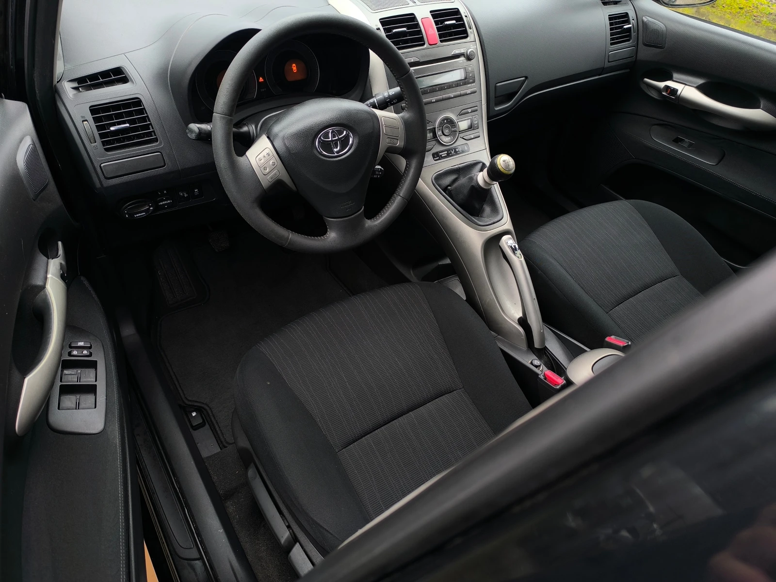 Toyota Auris 1.6VVTi-132кс(VALVEMATIC)-6 скорости-КЛИМАТРОНИК- - изображение 10