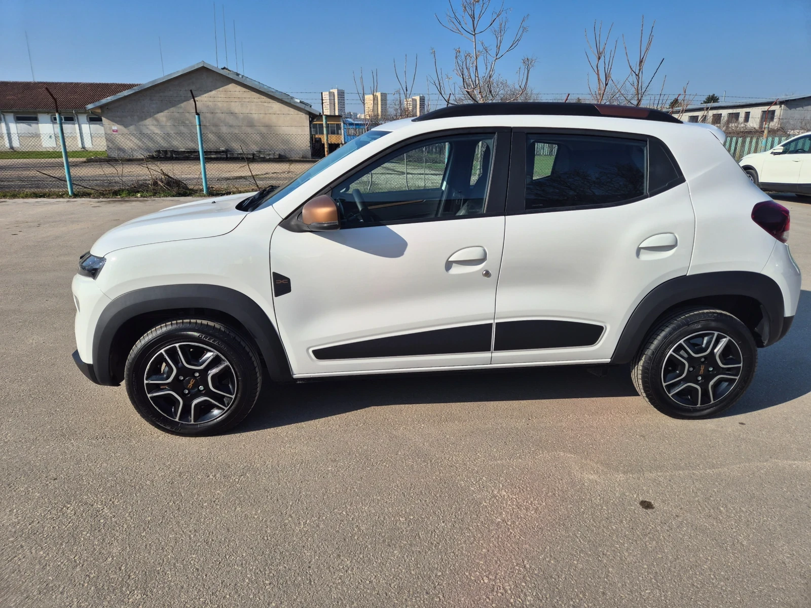 Dacia Spring Ecstrim 65кс, снимка 3 - Автомобили и джипове - 53836529