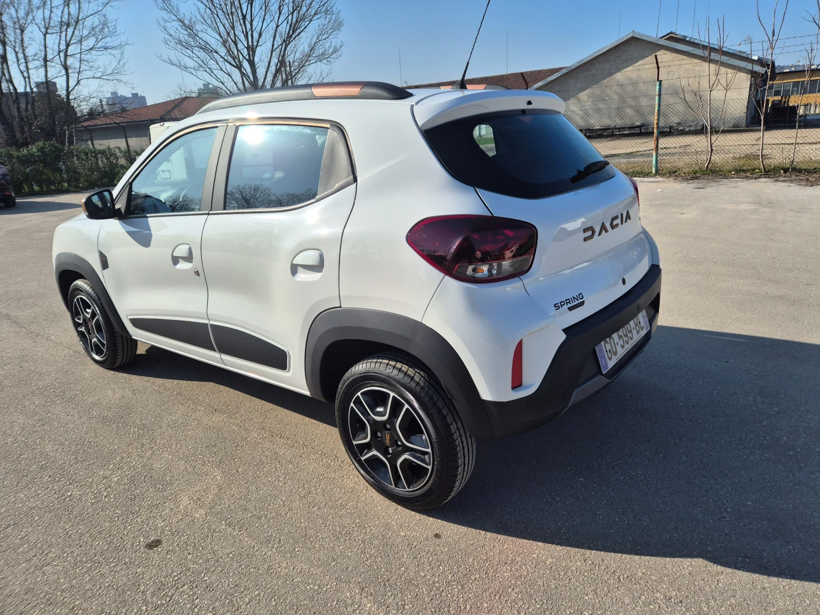 Dacia Spring Ecstrim 65кс, снимка 4 - Автомобили и джипове - 53836529