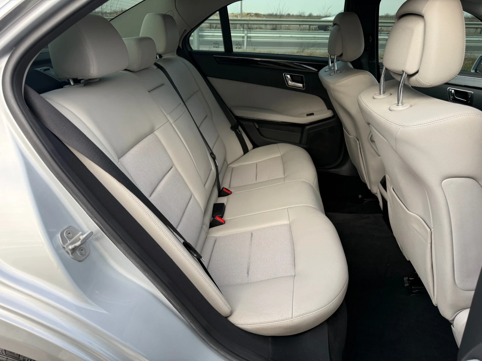 Mercedes-Benz E 250 CDI / LED / AVANTGARDE / KOJA / NAVI / XENON , снимка 13 - Автомобили и джипове - 53878279