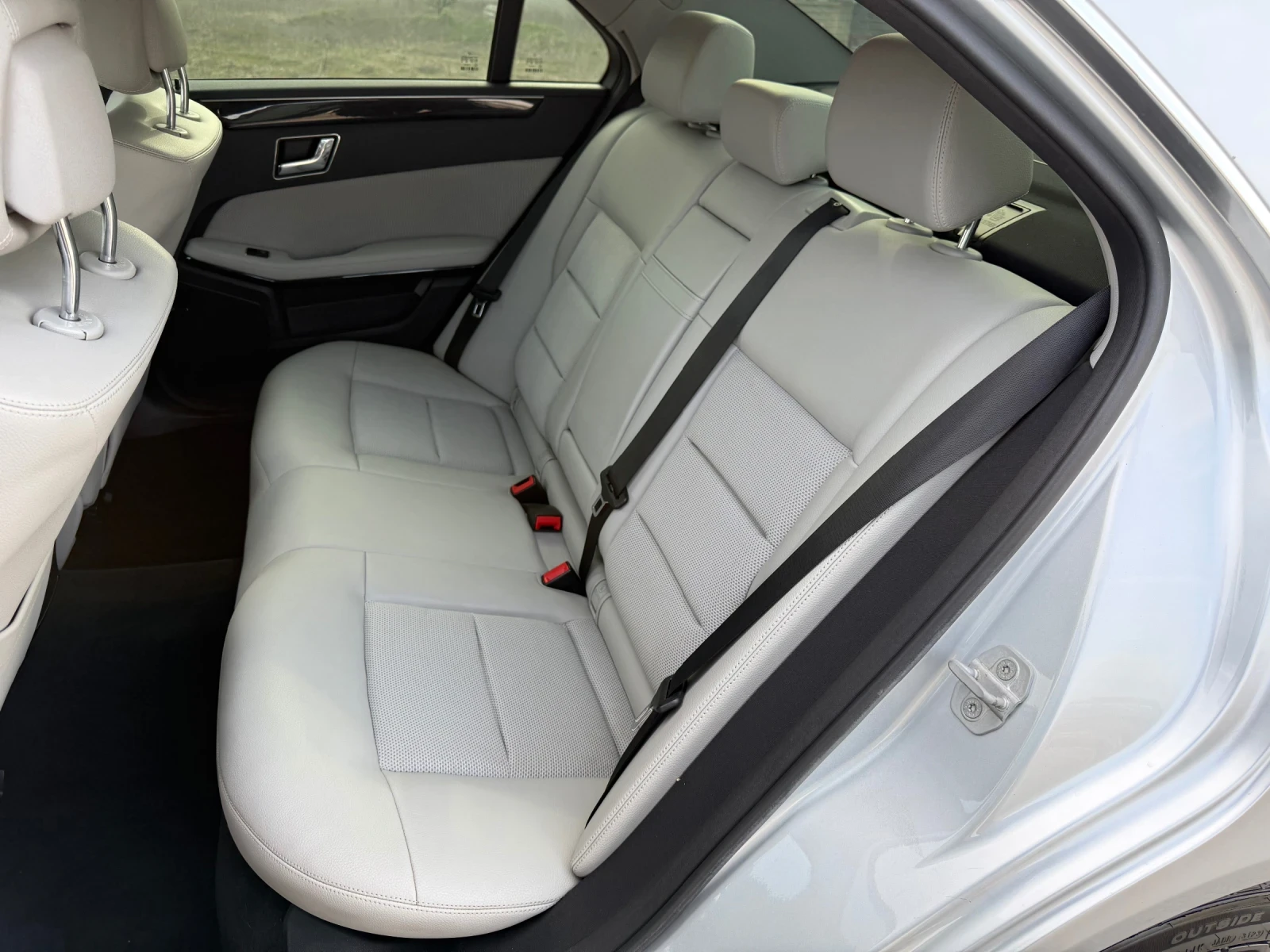 Mercedes-Benz E 250 CDI / LED / AVANTGARDE / KOJA / NAVI / XENON , снимка 12 - Автомобили и джипове - 53878279