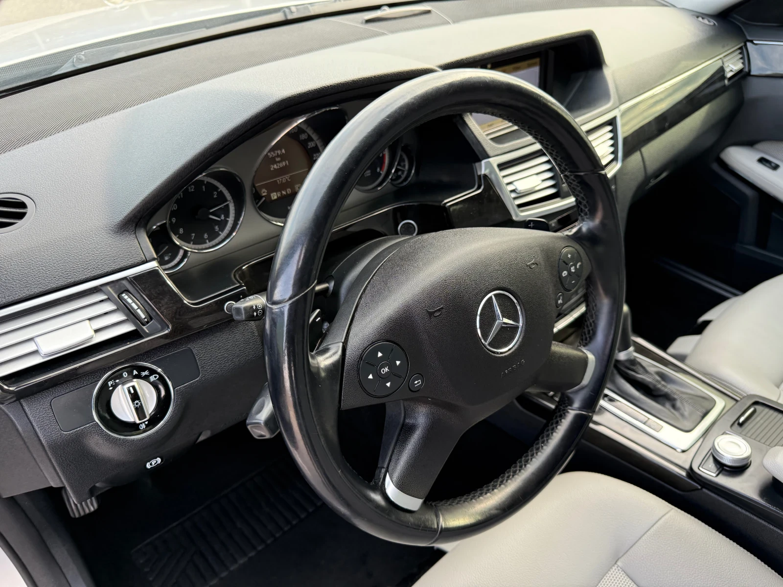 Mercedes-Benz E 250 CDI / LED / AVANTGARDE / KOJA / NAVI / XENON , снимка 9 - Автомобили и джипове - 53878279