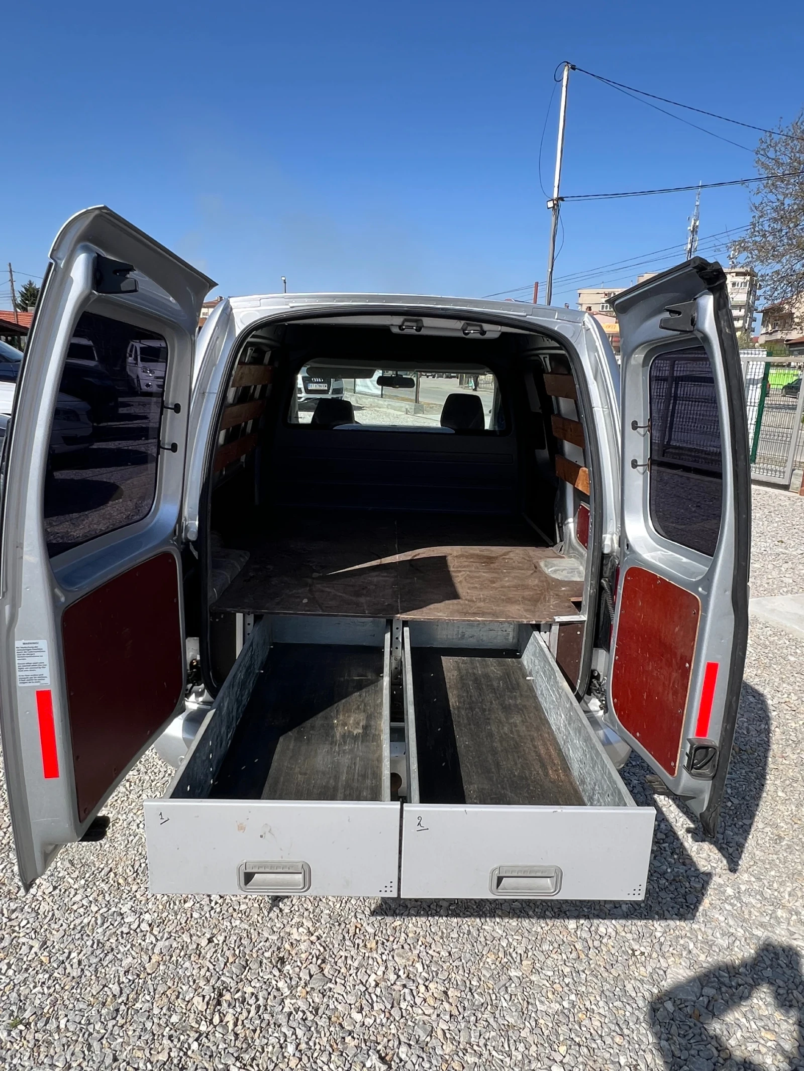 VW Caddy 1.6TDI, снимка 9 - Автомобили и джипове - 54223926