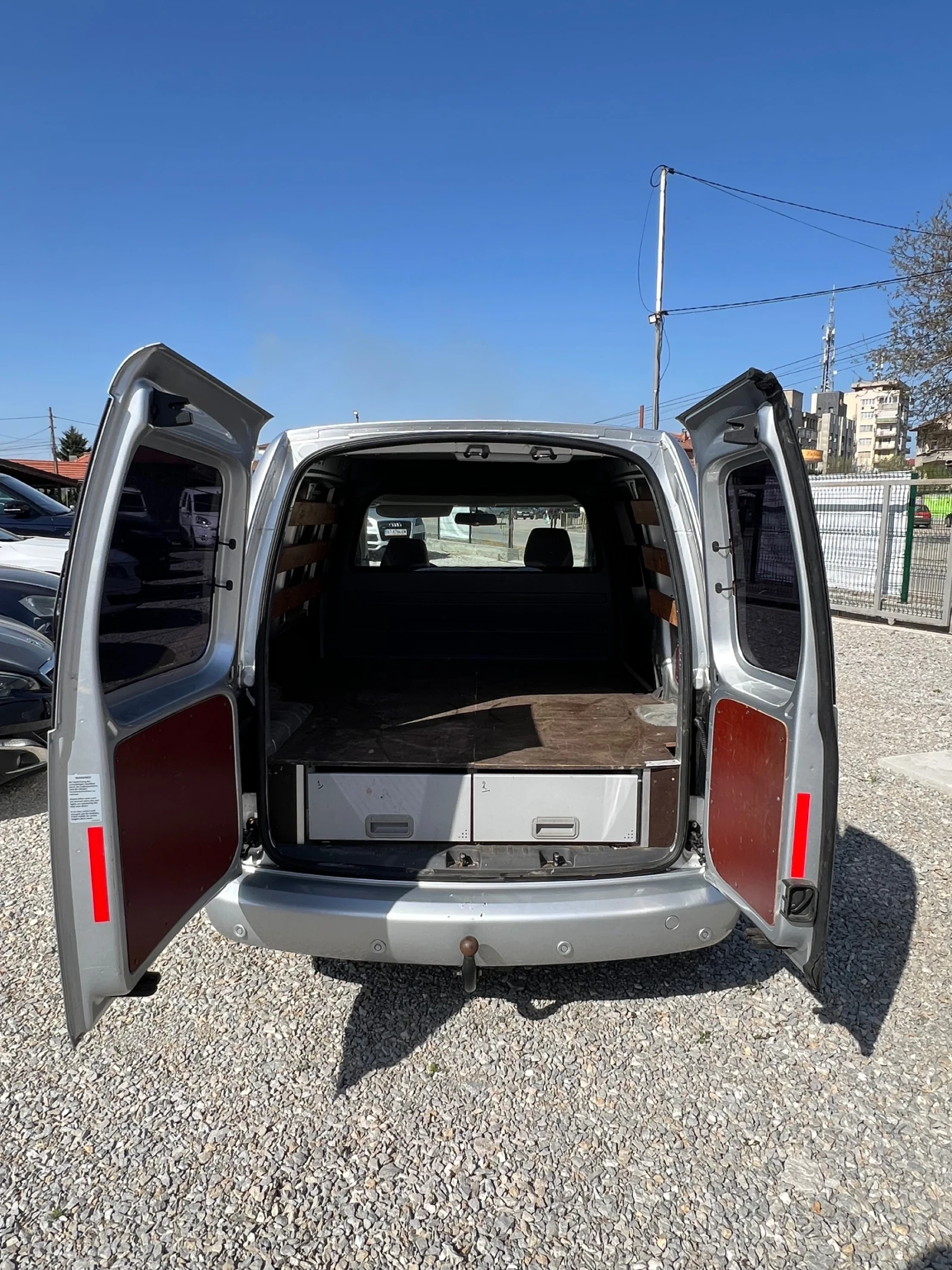 VW Caddy 1.6TDI, снимка 8 - Автомобили и джипове - 54223926