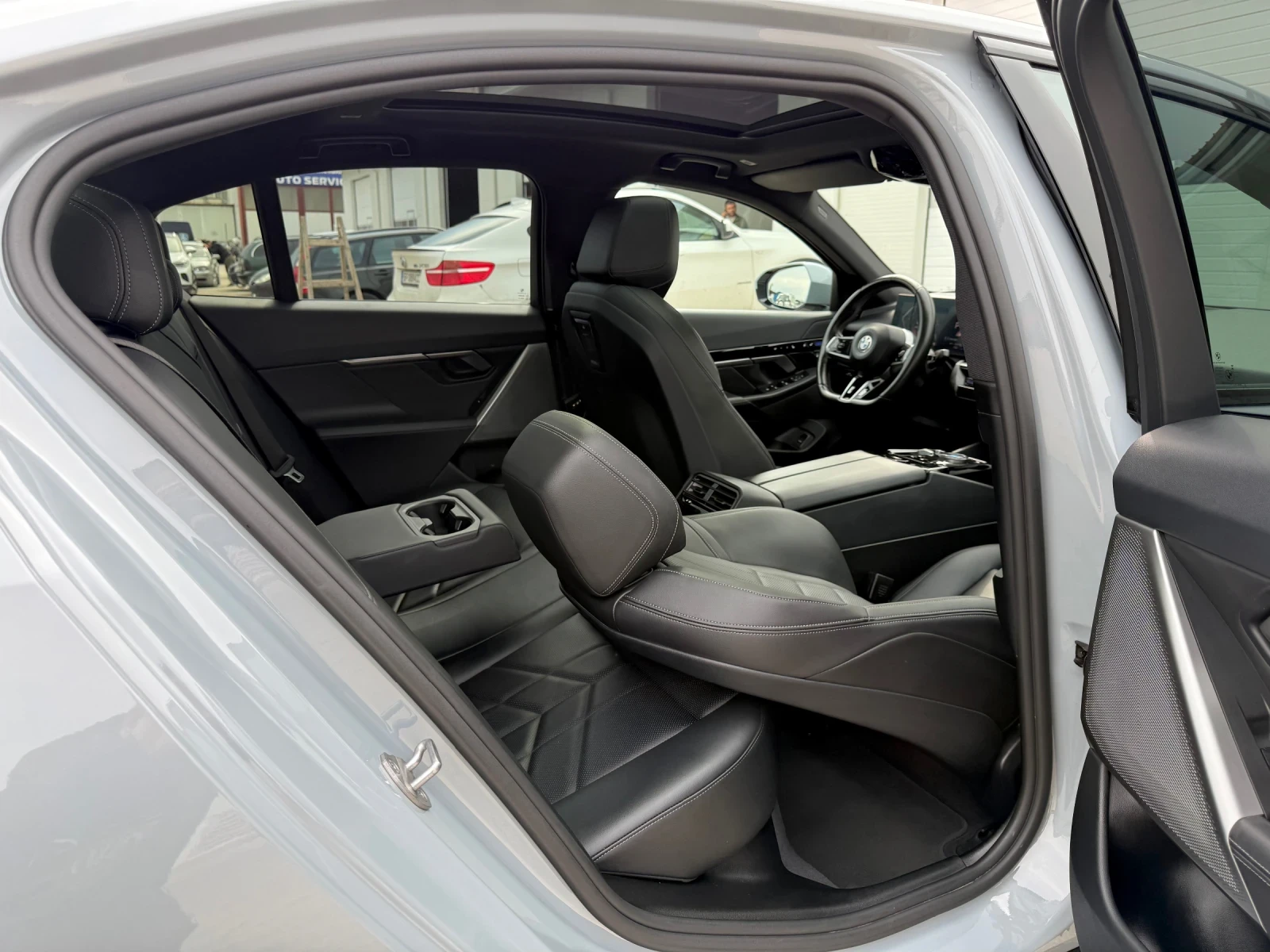 BMW 520 M* xDrive* Панорама* 20-ки, снимка 14 - Автомобили и джипове - 54259614