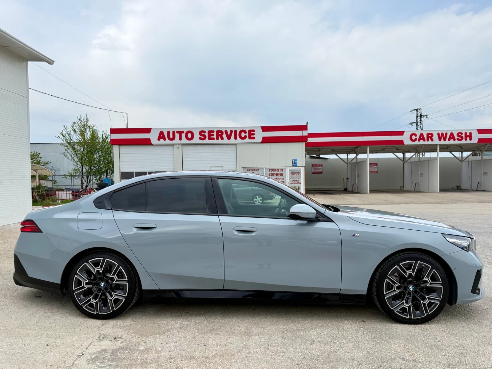 BMW 520 M* xDrive* Панорама* 20-ки, снимка 7 - Автомобили и джипове - 54259614