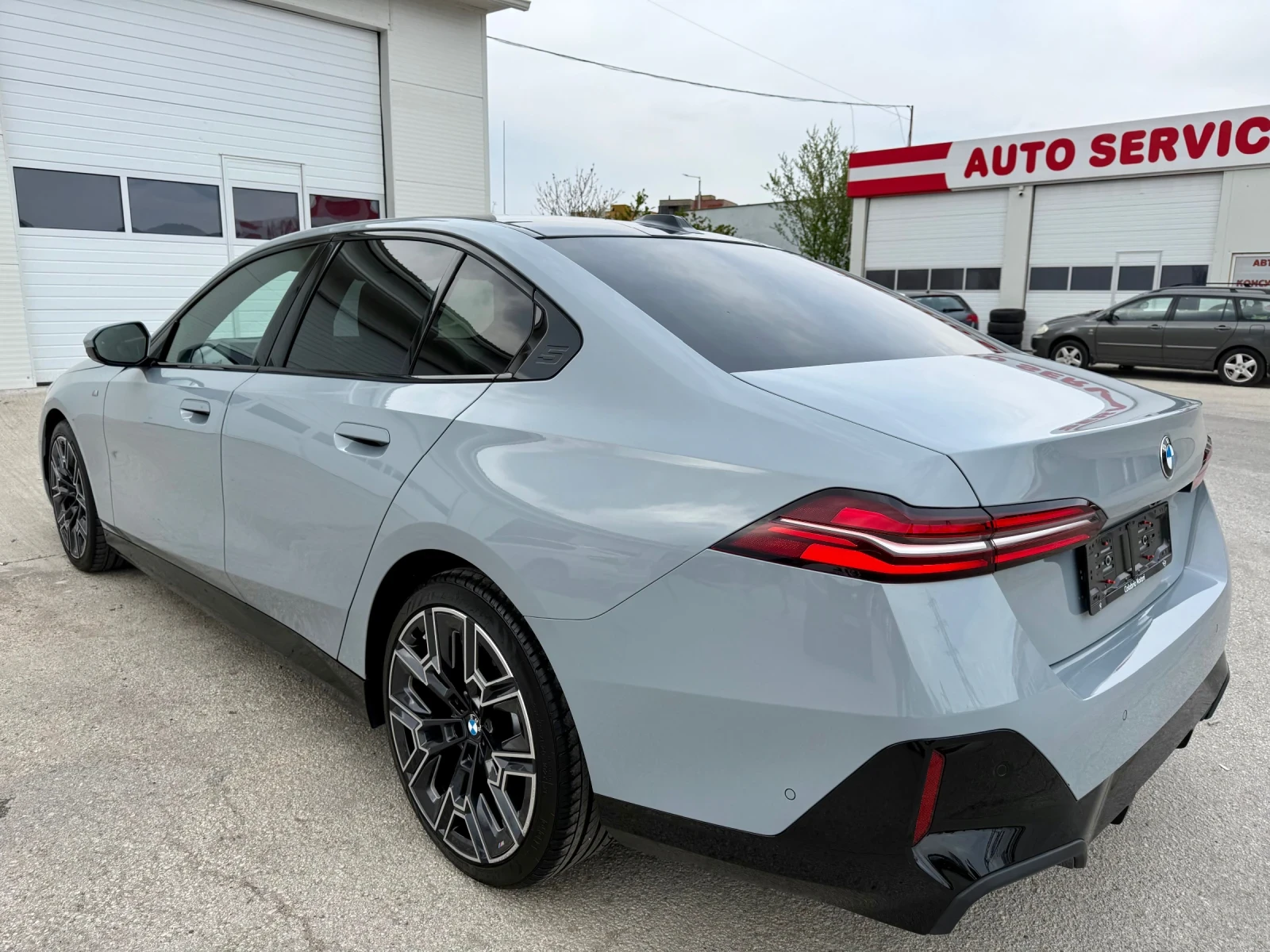 BMW 520 M* xDrive* Панорама* 20-ки, снимка 4 - Автомобили и джипове - 54259614