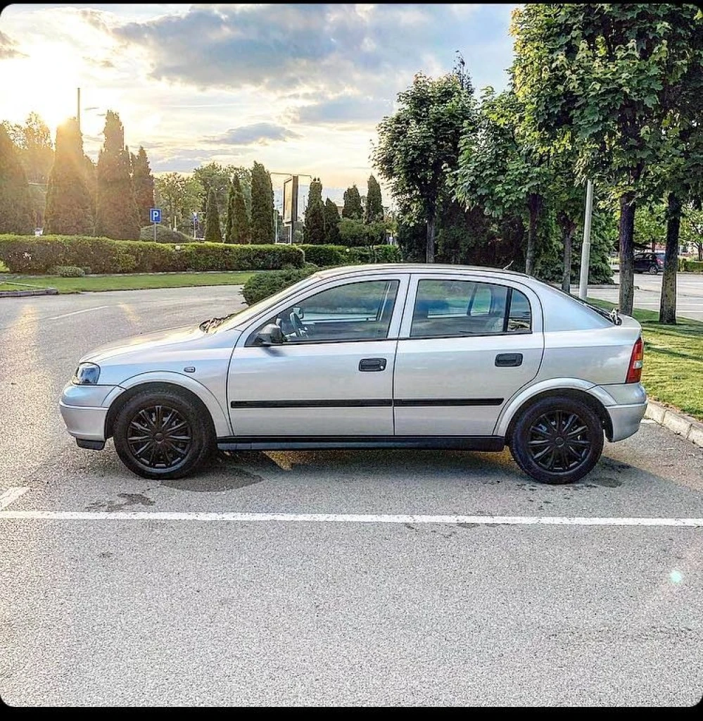 Opel Astra 1.4 16V, снимка 8 - Автомобили и джипове - 54957320