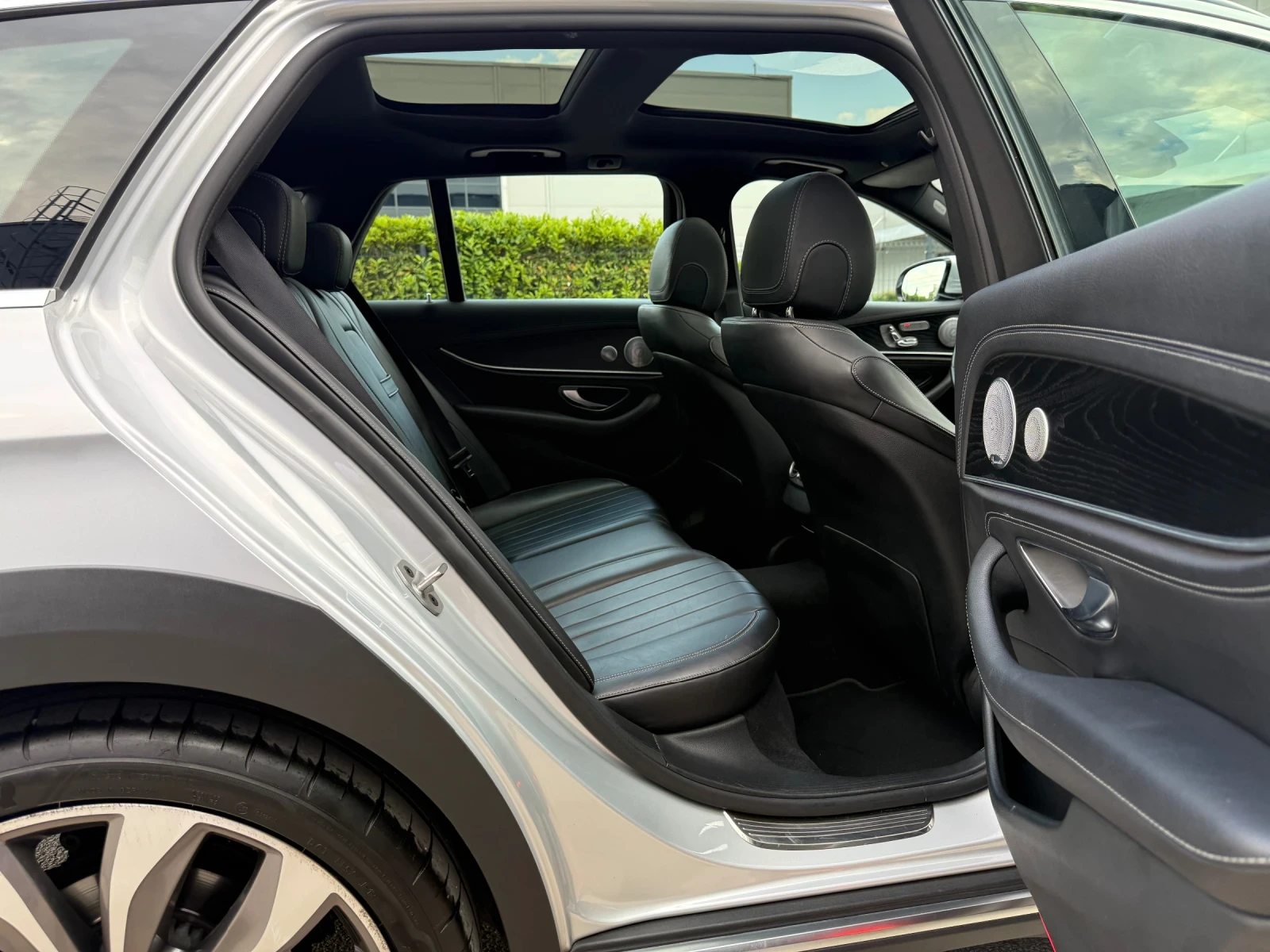 Mercedes-Benz E 220 ALLTERRAIN/4x4/PremiumPlus/MULTIBEAM/BURMESTER/ИСТ, снимка 11 - Автомобили и джипове - 55075783