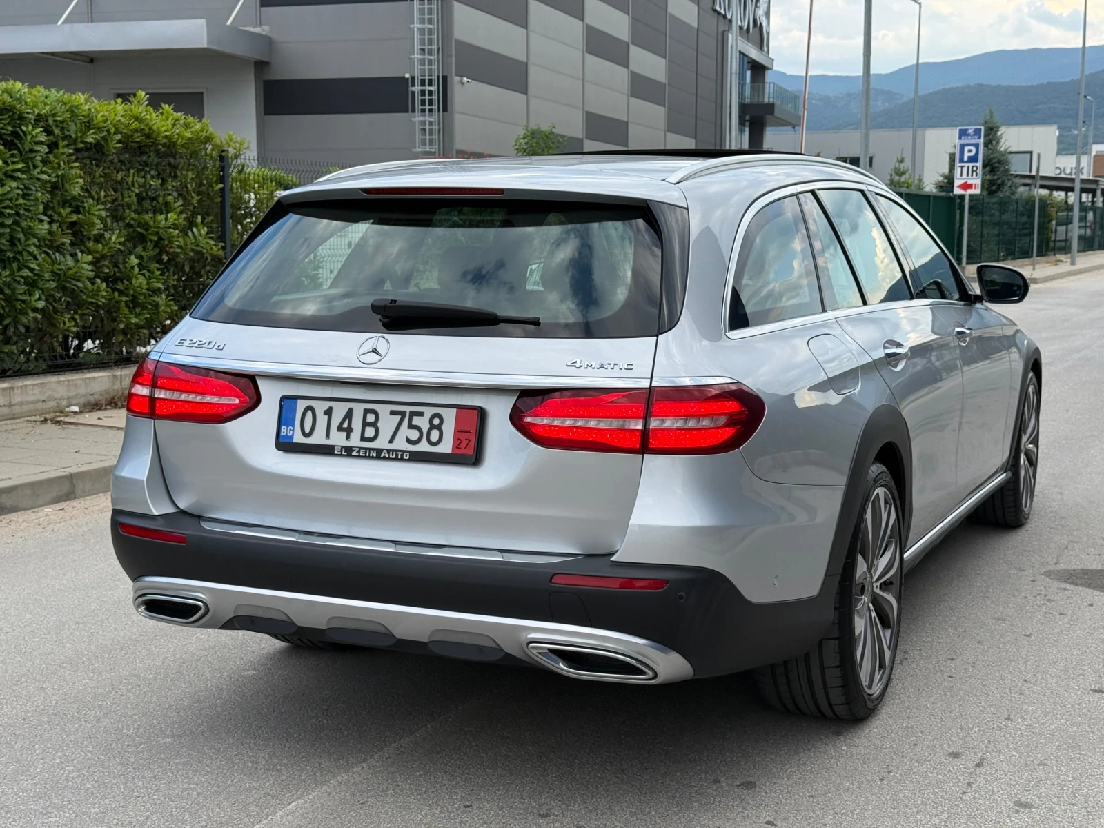 Mercedes-Benz E 220 ALLTERRAIN/4x4/PremiumPlus/MULTIBEAM/BURMESTER/ИСТ, снимка 3 - Автомобили и джипове - 55075783