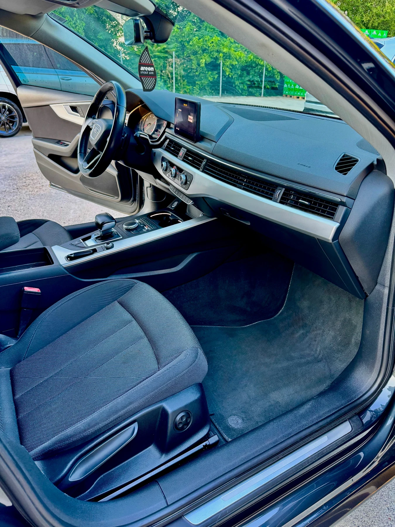 Audi A4 2.0TDI, снимка 9 - Автомобили и джипове - 56239060