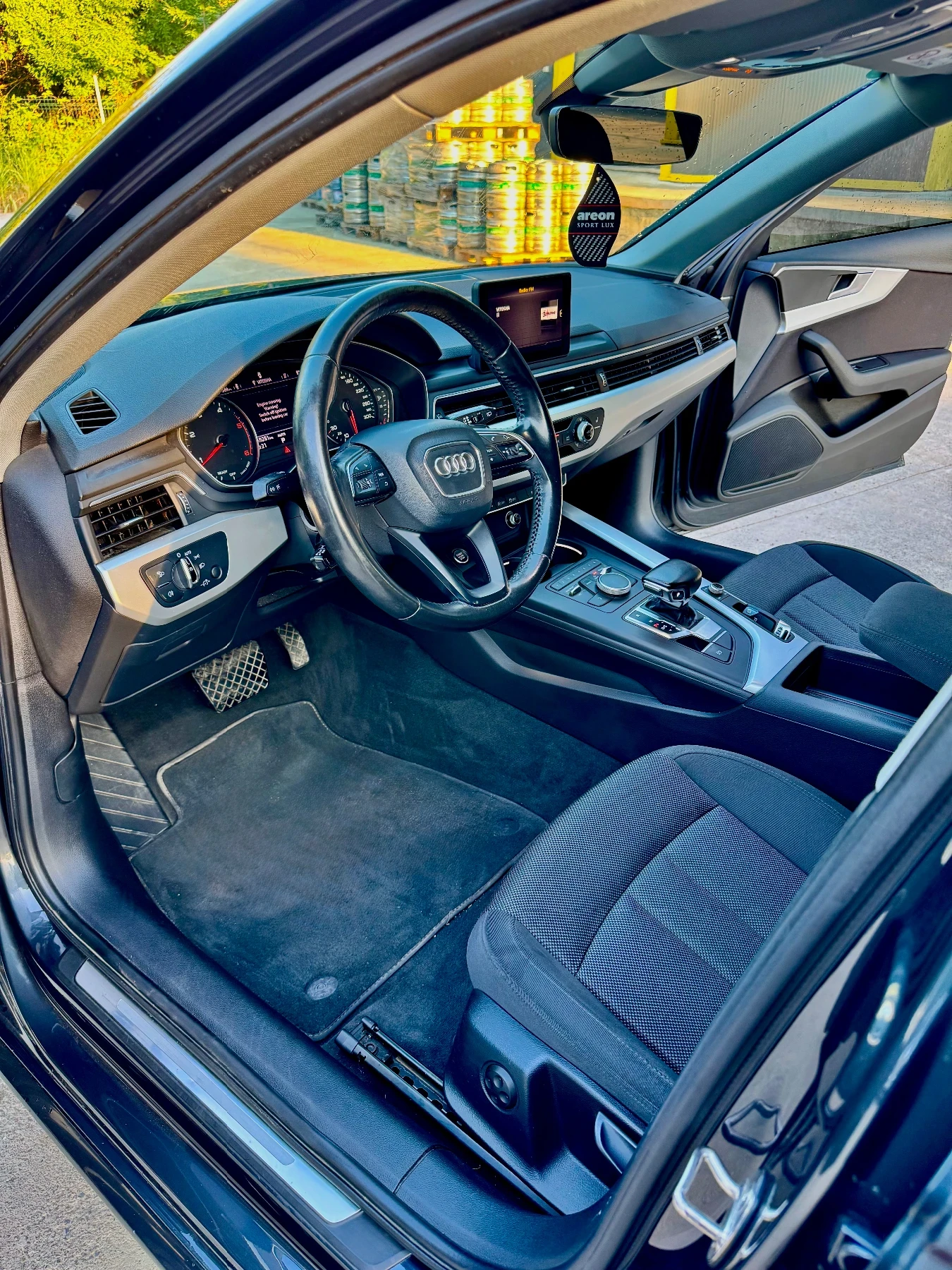 Audi A4 2.0TDI, снимка 8 - Автомобили и джипове - 56239060