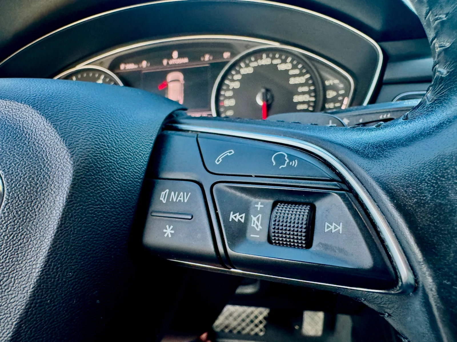 Audi A4 2.0TDI, снимка 12 - Автомобили и джипове - 56239060