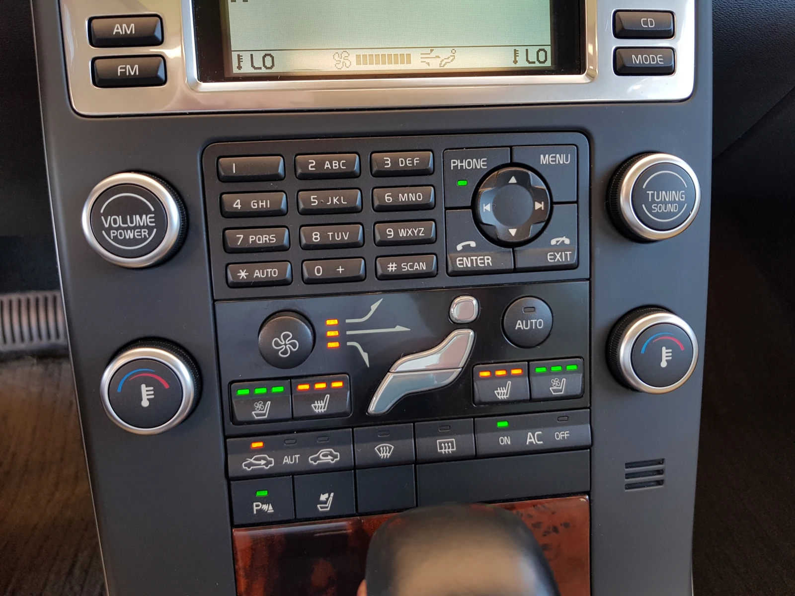Volvo V70 2.4 D5 AWD EURO 5A, снимка 12 - Автомобили и джипове - 55693285