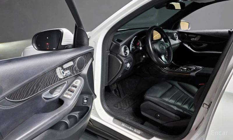 Mercedes-Benz GLC 220, снимка 10 - Автомобили и джипове - 52962248