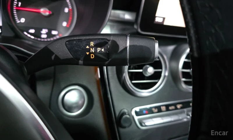 Mercedes-Benz GLC 220, снимка 9 - Автомобили и джипове - 52962248