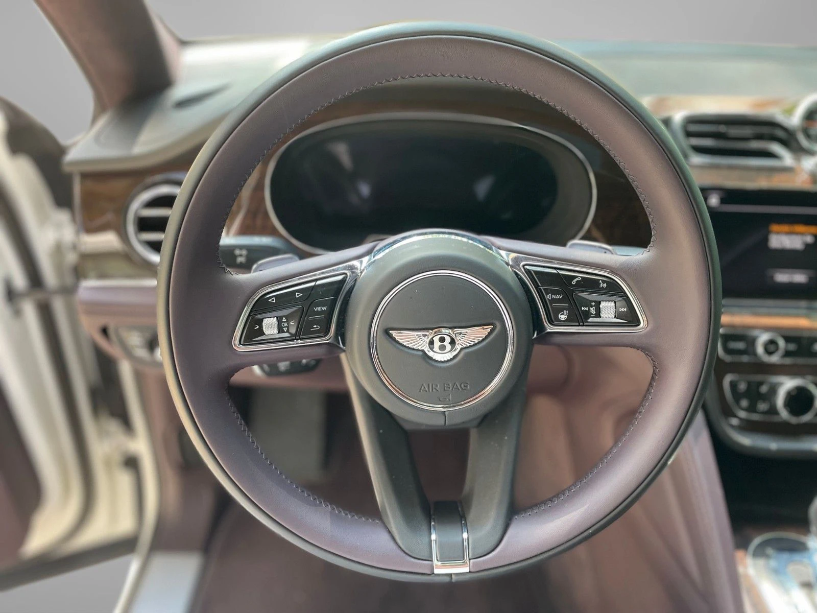 Bentley Bentayga V8/ TOURING/ 4-SEATS/ PANO/ DYNAMIC RIDE/  | Mobile.bg   12