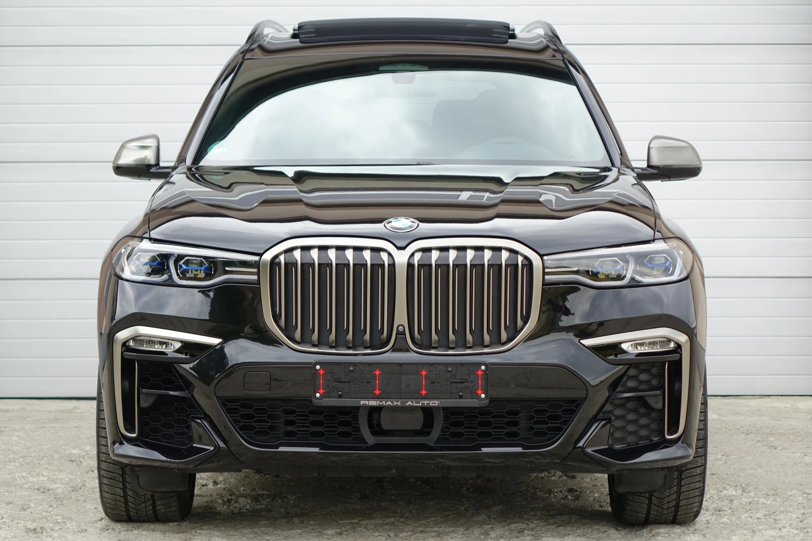 BMW X7 M-PAKET* xDRIVE* SWAROVSKI* SKY* LASER LIGHTS* PAN - изображение 2