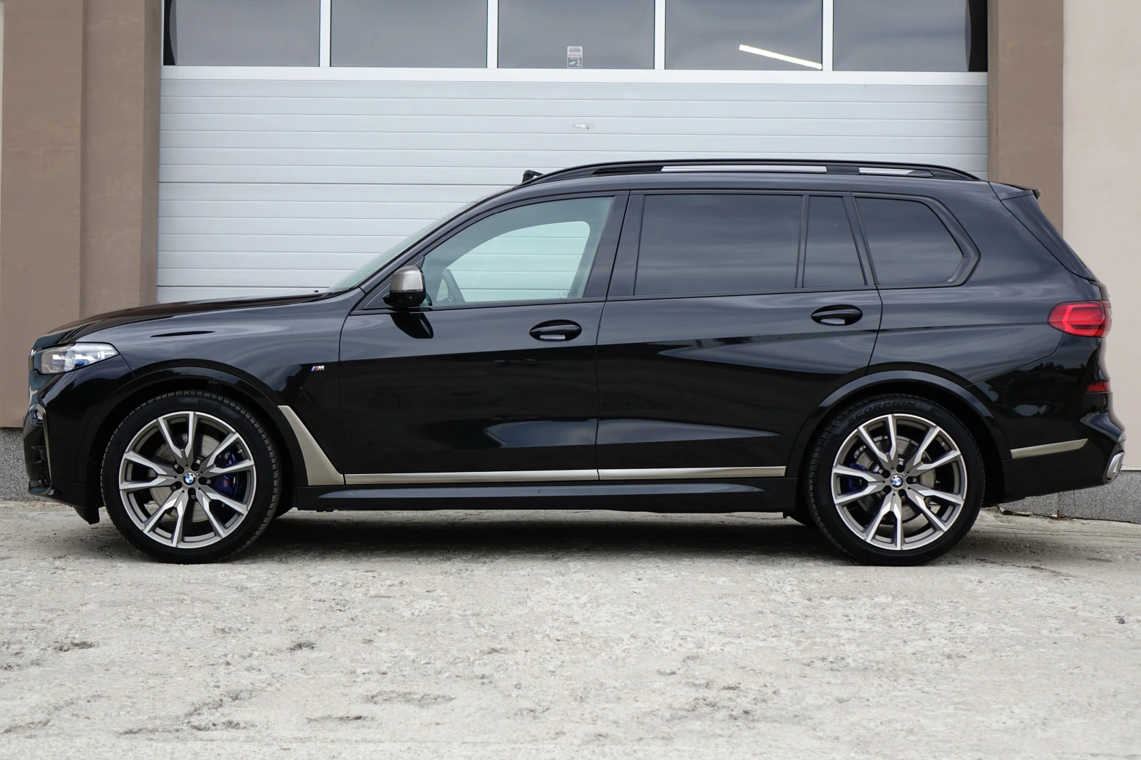 BMW X7 M-PAKET* xDRIVE* SWAROVSKI* SKY* LASER LIGHTS* PAN - изображение 3