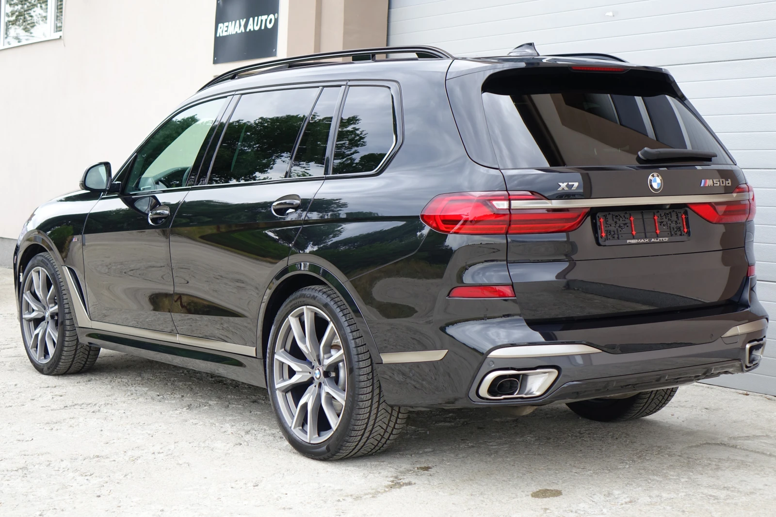 BMW X7 M-PAKET* xDRIVE* SWAROVSKI* SKY* LASER LIGHTS* PAN - изображение 7