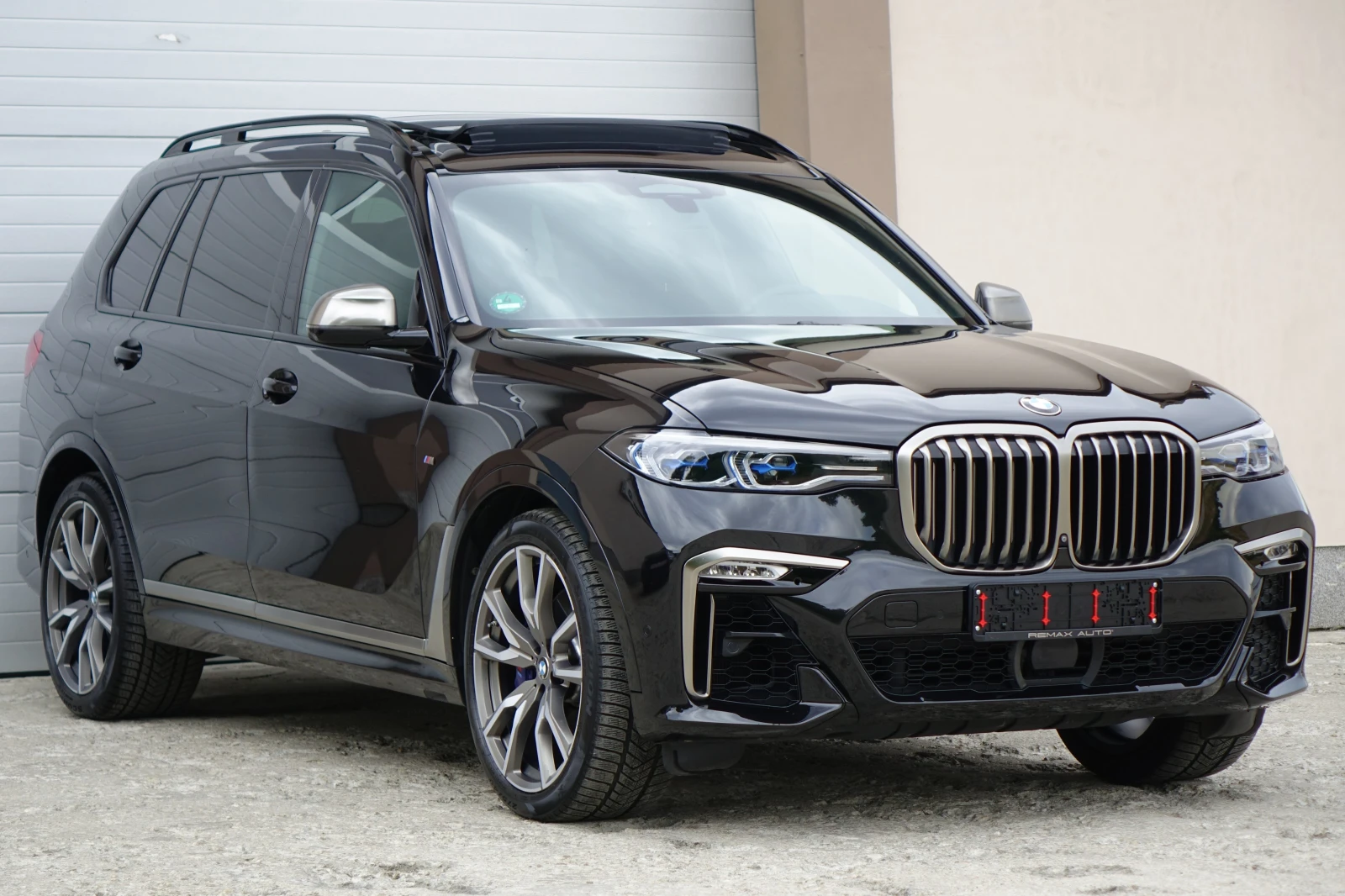BMW X7 M-PAKET* xDRIVE* SWAROVSKI* SKY* LASER LIGHTS* PAN - изображение 6