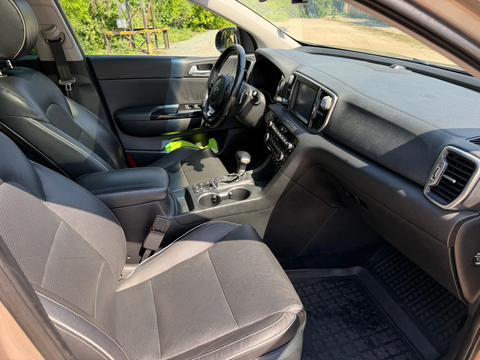 Kia Sportage, снимка 5 - Автомобили и джипове - 54658691
