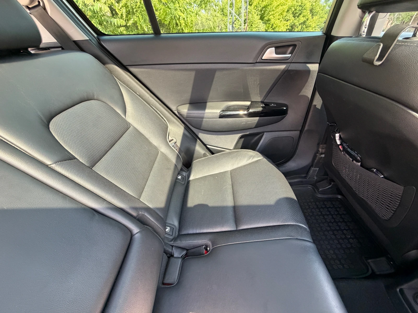Kia Sportage, снимка 8 - Автомобили и джипове - 54658691