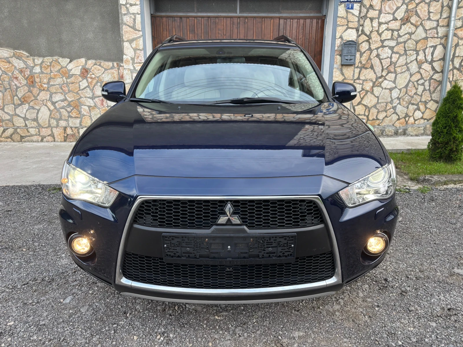 Mitsubishi Outlander 2.4i AVTOMAT 4x4 7местен, снимка 3 - Автомобили и джипове - 54874286