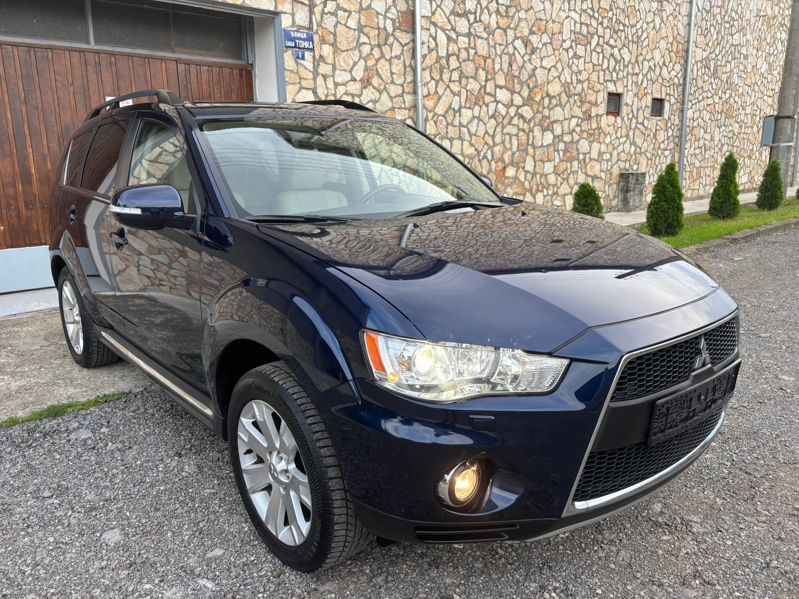 Mitsubishi Outlander 2.4i AVTOMAT 4x4 7местен