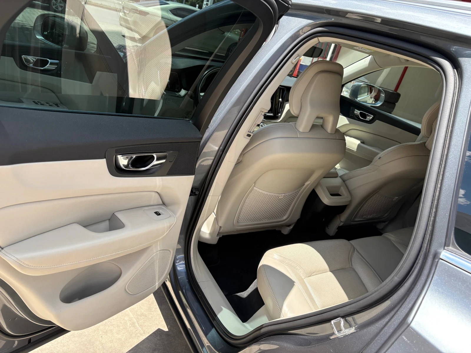 Volvo XC60 2.0 D4 AWD Inscription , снимка 7 - Автомобили и джипове - 54979163
