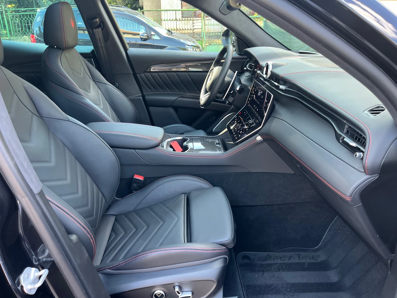 Maserati Grecale TROFEO/4x4/Carbon/Pano/1000km, снимка 15 - Автомобили и джипове - 55536022
