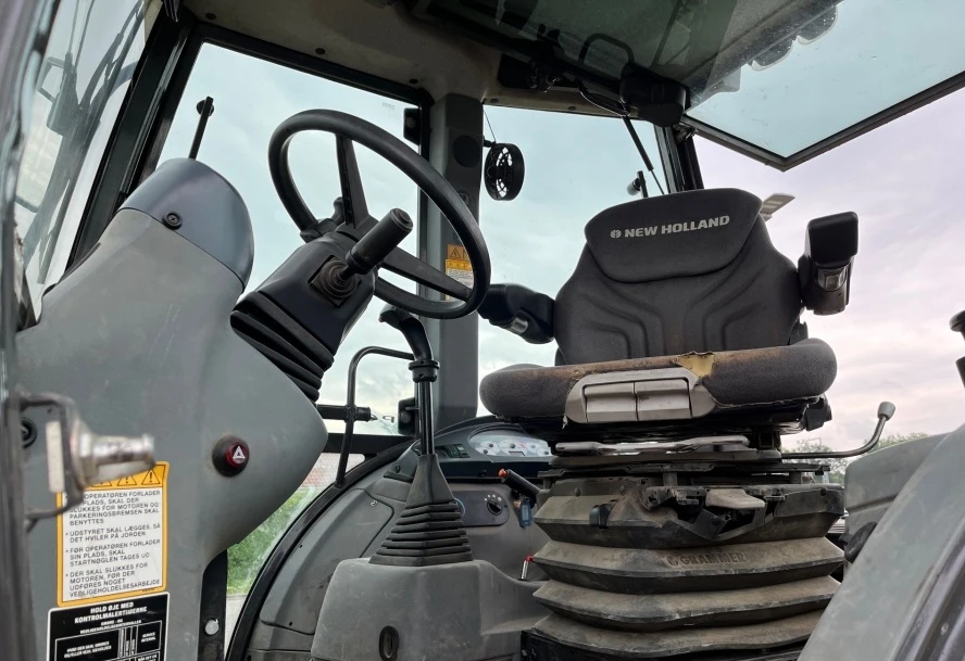 Багер New Holland B115B, снимка 3 - Индустриална техника - 55901441