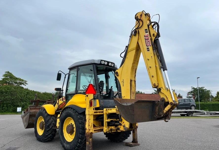 Багер New Holland B115B, снимка 2 - Индустриална техника - 55901441