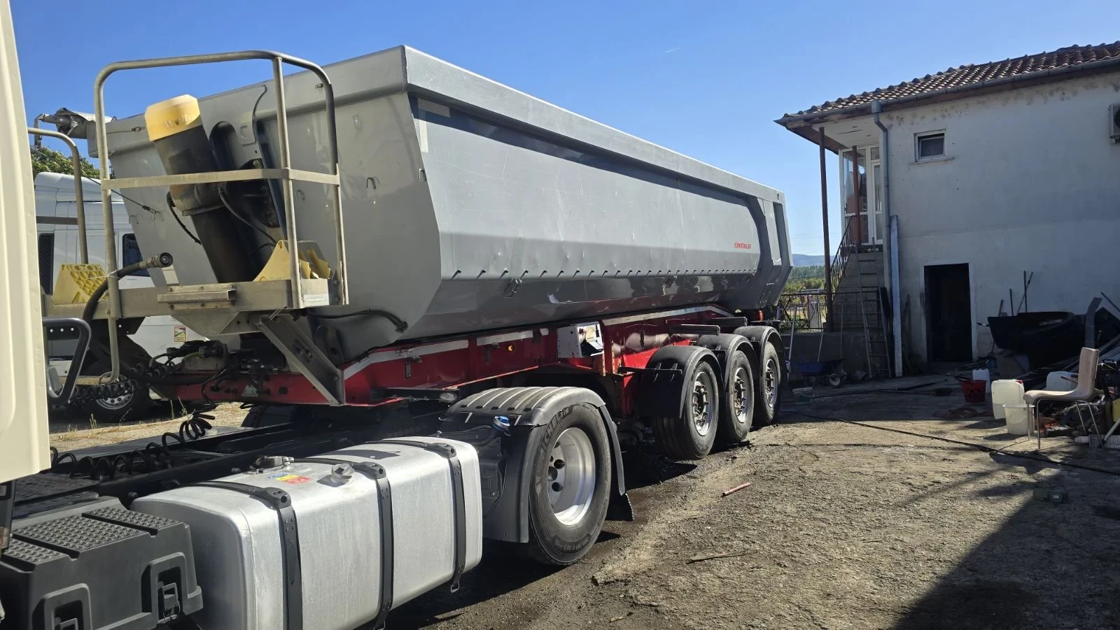 Полуремарке Schwarzmuller 26 куб./тара 5450 кг.