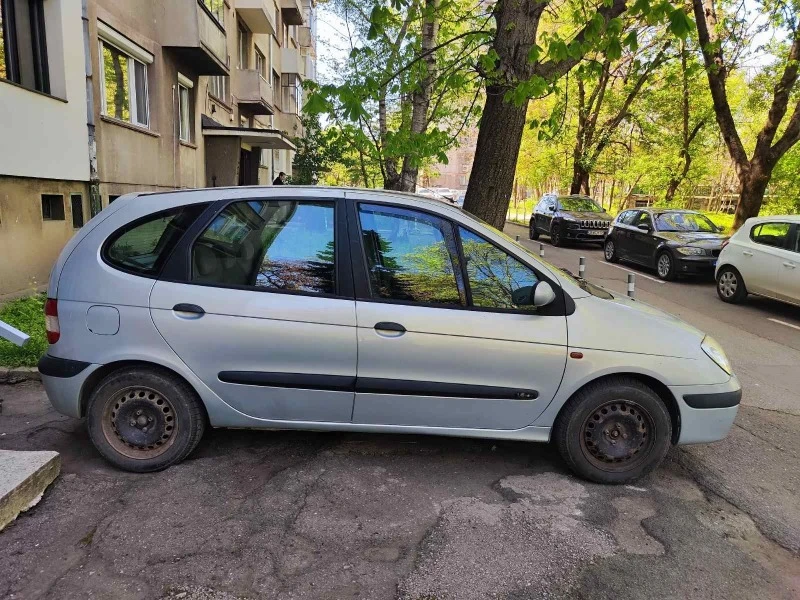 Renault Scenic, снимка 2 - Автомобили и джипове - 47707661