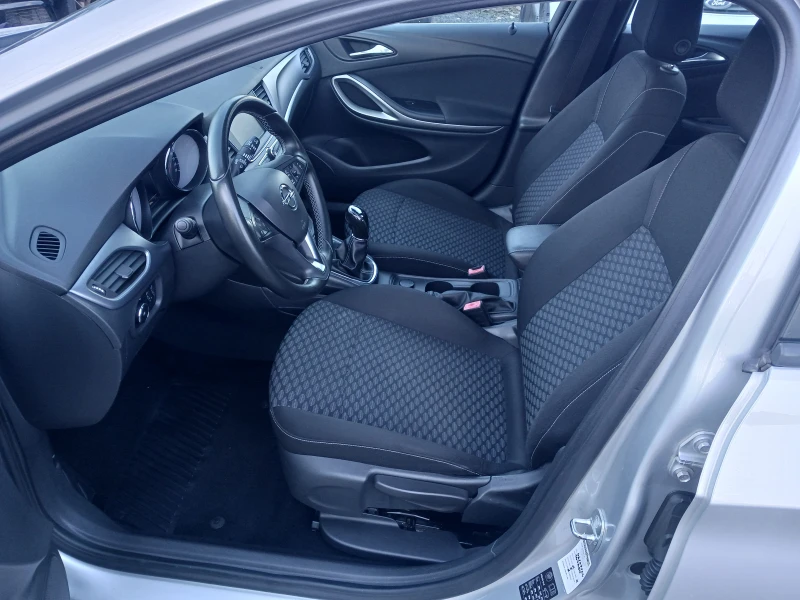 Opel Astra 1.6 CDTI, снимка 8 - Автомобили и джипове - 52530068