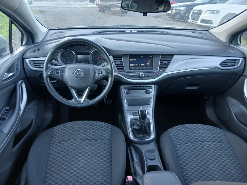 Opel Astra 1.6 CDTI, снимка 9 - Автомобили и джипове - 52530068