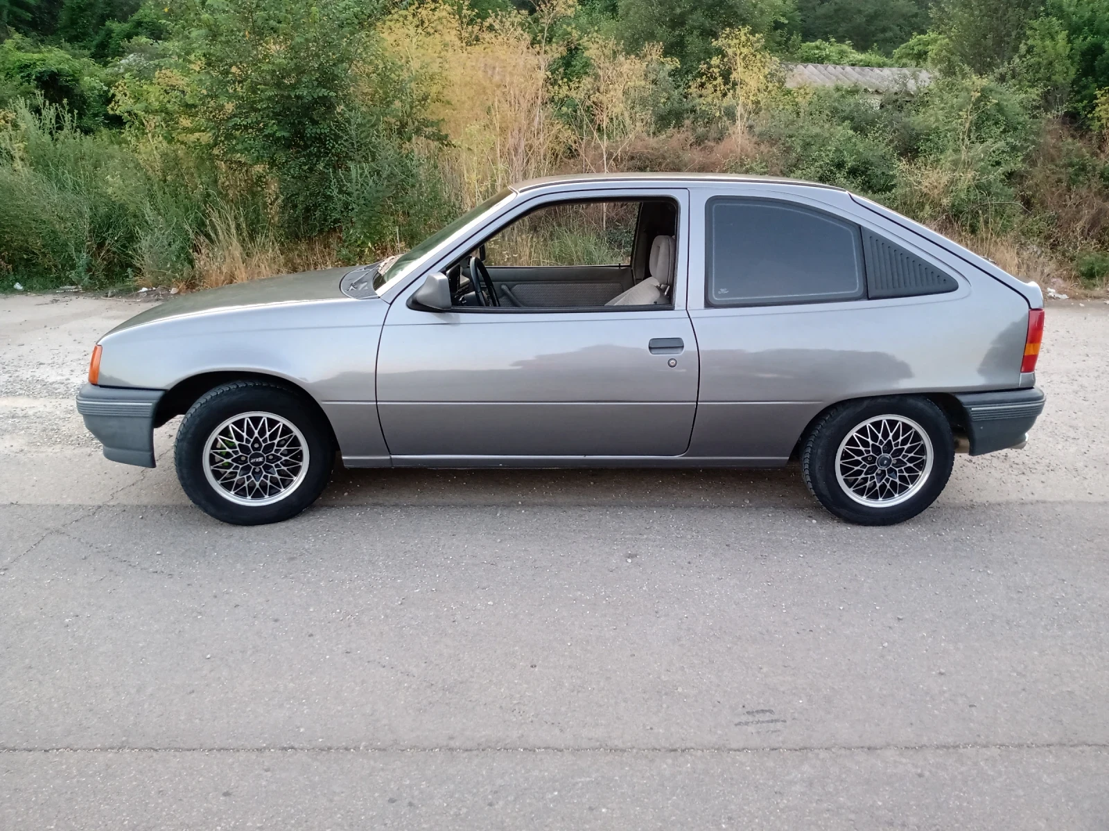 Opel Kadett E 1.4i 60кс - изображение 2