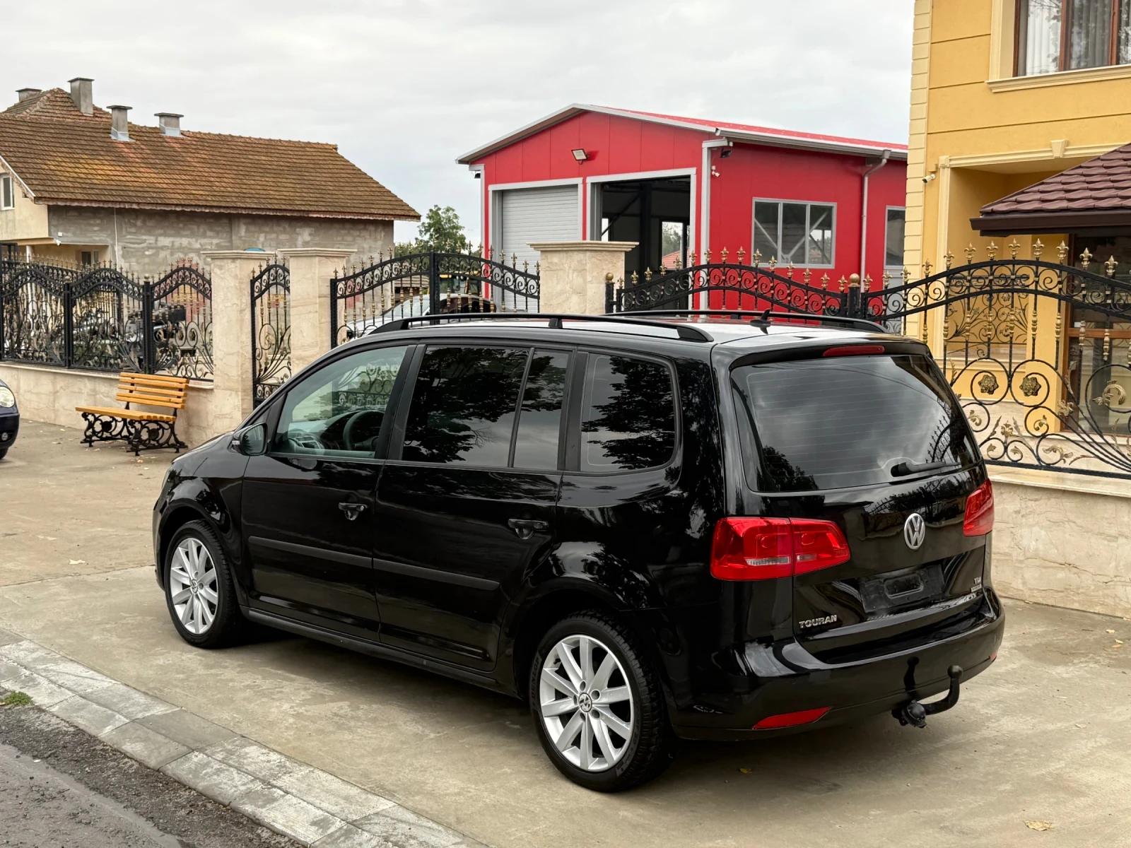 VW Touran 1.6ТДИ НОВ ВНОС - изображение 4